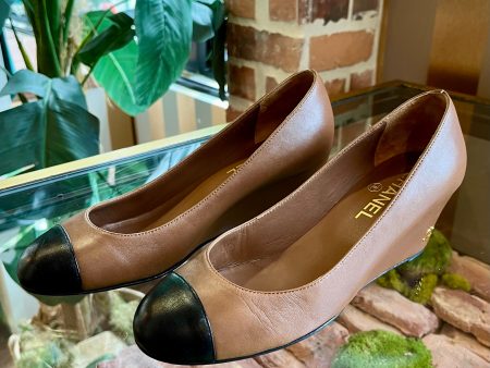 CHANEL Brown Black Cap Toe Leather Wedges SZ 37.5 For Sale